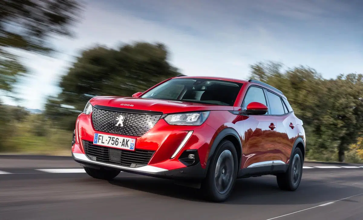 Peugeot 2008 1.2 puretech Active s&s 100cv (19)