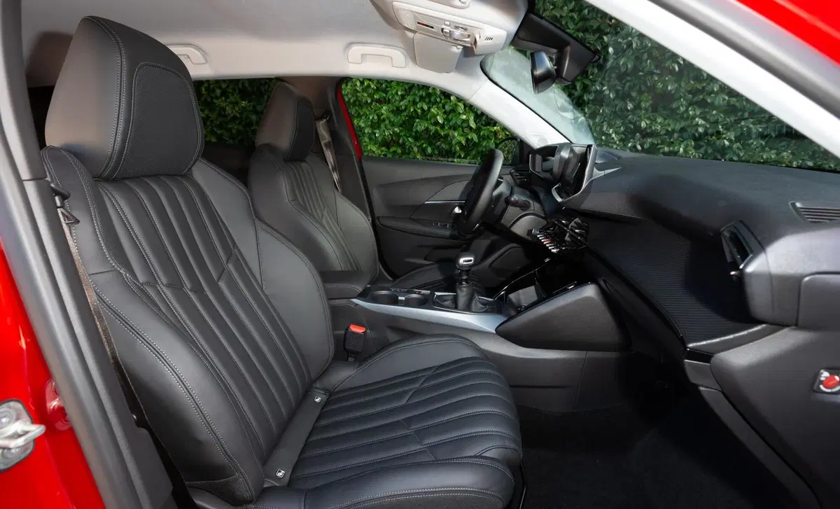 Peugeot 2008 1.2 puretech Active s&s 100cv (25)