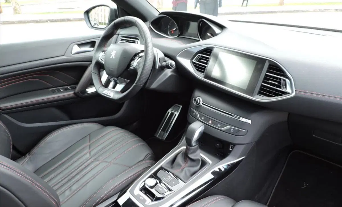 Peugeot 308 SW BlueHDi 130 S&S Allure Pack (12)