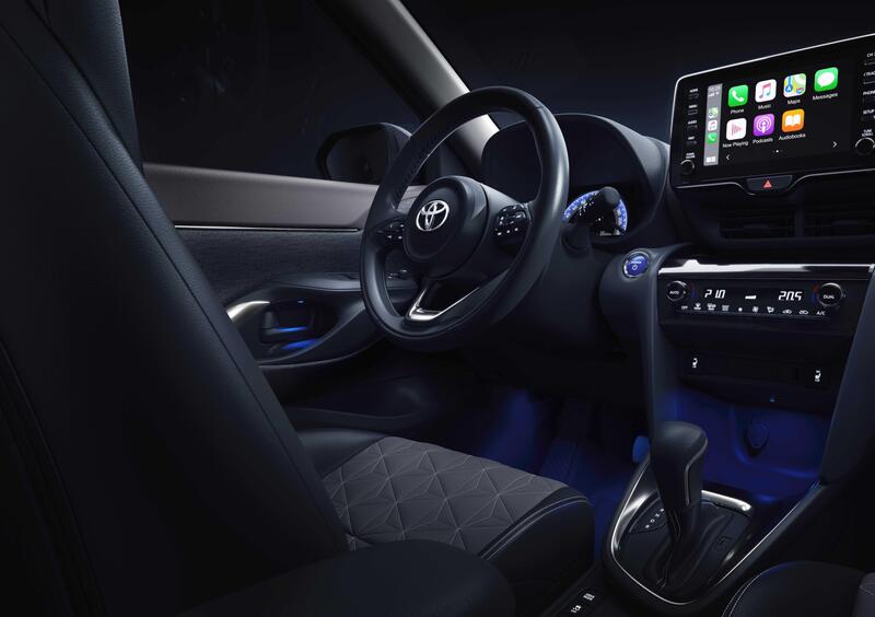 Gli interni della Yaris CROSS. Apple Carplay ed Android auto sono presenti