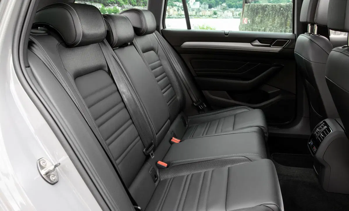 Volkswagen Passat Variant 2.0 TDI DSG Business BlueMotion Tech (13)