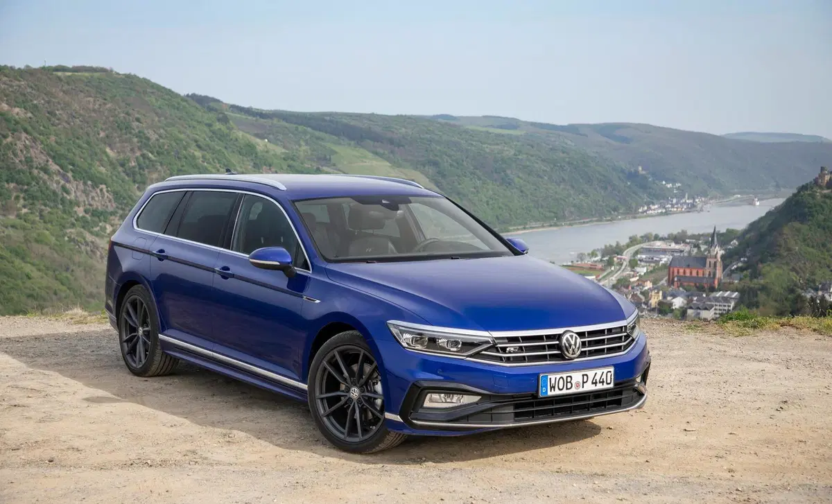 Volkswagen Passat Variant 2.0 TDI DSG Business BlueMotion Tech (9)