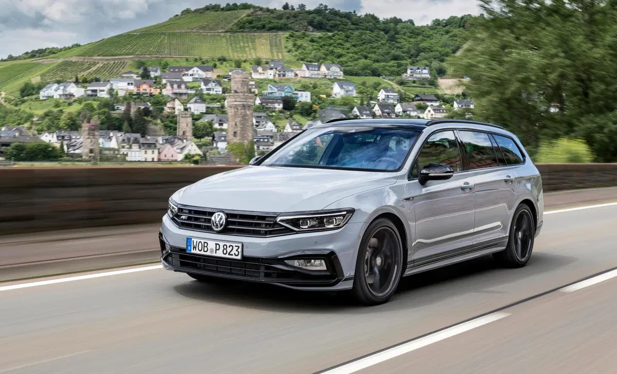 Volkswagen Passat Variant 2.0 TDI DSG Business BlueMotion Tech (10)