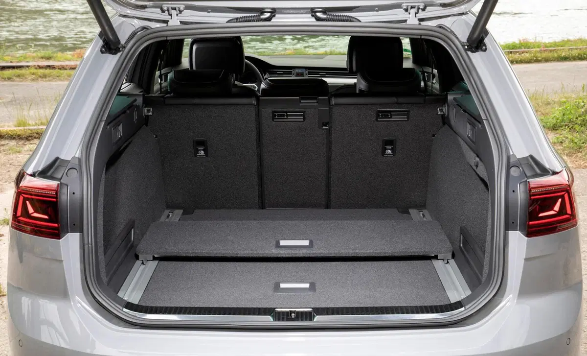 Volkswagen Passat Variant 2.0 TDI DSG Business BlueMotion Tech (20)
