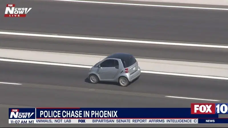Inseguimento in America: semina la polizia con una Smart, circa