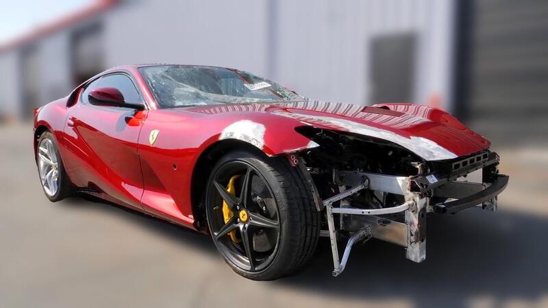 Ecco come sistemare una Ferrari 812 SuperFast incidentata [VIDEO]