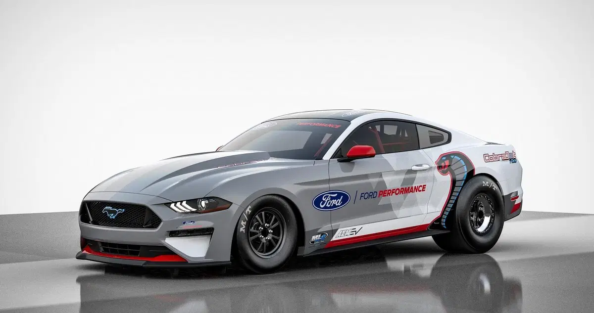 La prima Ford Mustang elettrica è un Dragster da 1.400 CV e 1/4 di miglio in 8 secondi (3)