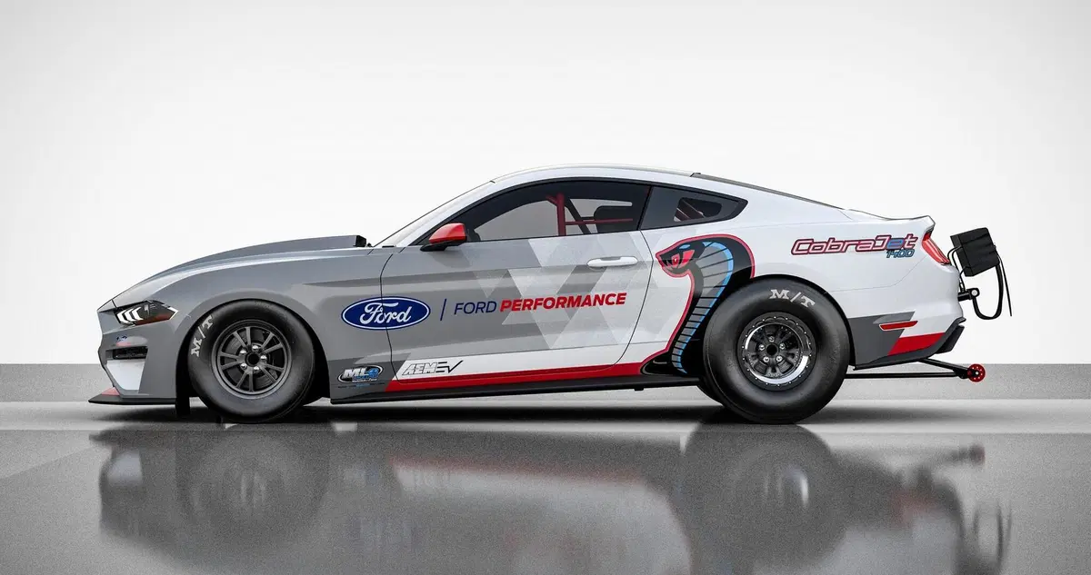 La prima Ford Mustang elettrica è un Dragster da 1.400 CV e 1/4 di miglio in 8 secondi