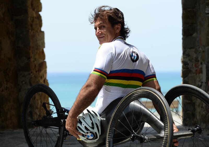 BMW, Alex Zanardi protagonista della campagna #InsiemePerRipartire