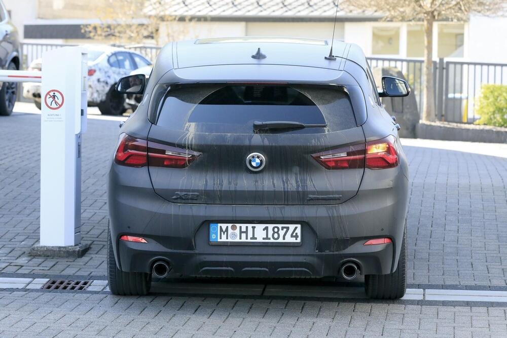 Il posteriore della BMW X2 restyling