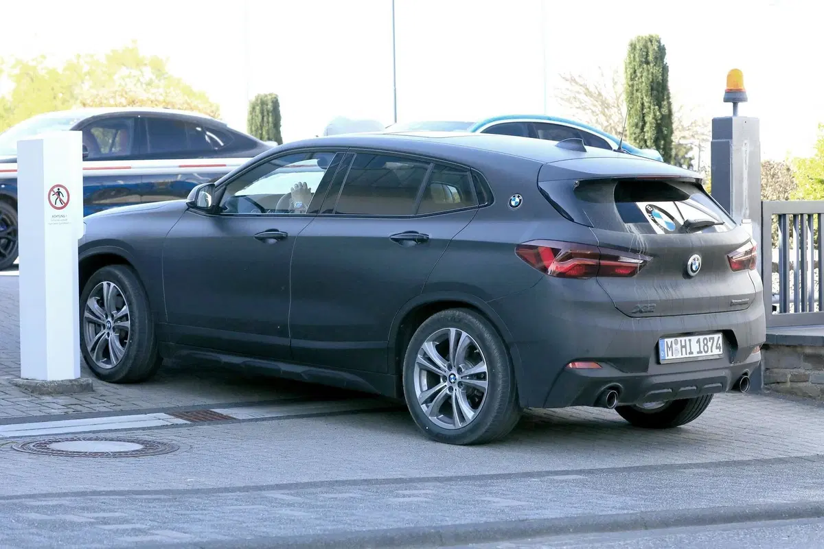 BMW X2: restyling in arrivo [Foto spia] (9)