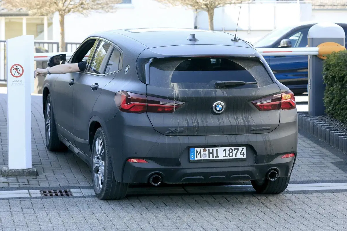 BMW X2: restyling in arrivo [Foto spia] (10)