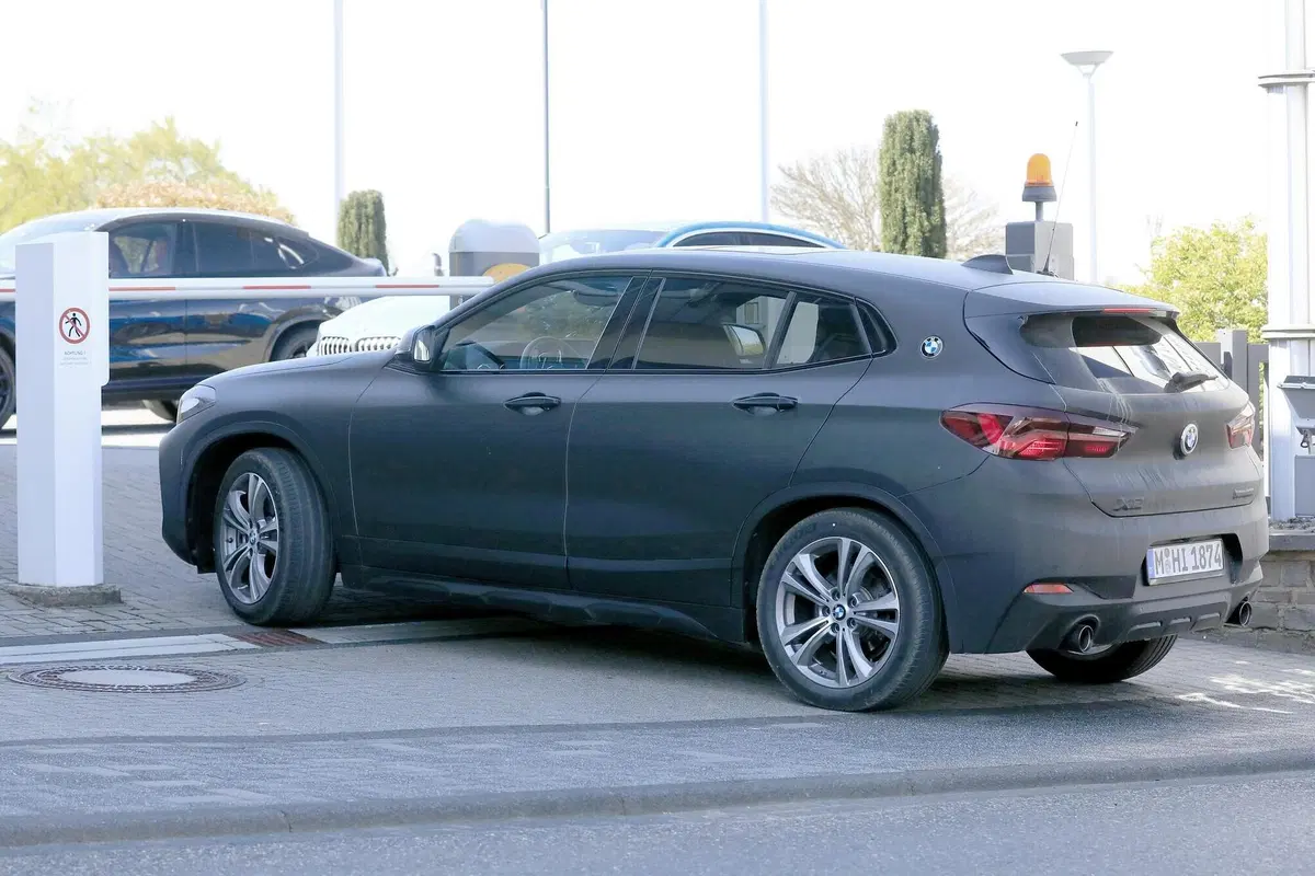 BMW X2: restyling in arrivo [Foto spia] (8)