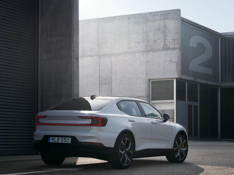 L&rsquo;auto elettrica pi&ugrave; gettonata del 2020 e 2021? Polestar 2 sfrutta sicurezza Volvo e vantaggio produttivo cinese per sfondare in Europa e USA [listino prezzi abbassato]