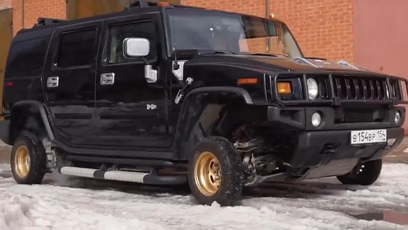 Montare cerchi da 13" su un Hummer H2: in Russia &egrave; possibile [VIDEO]