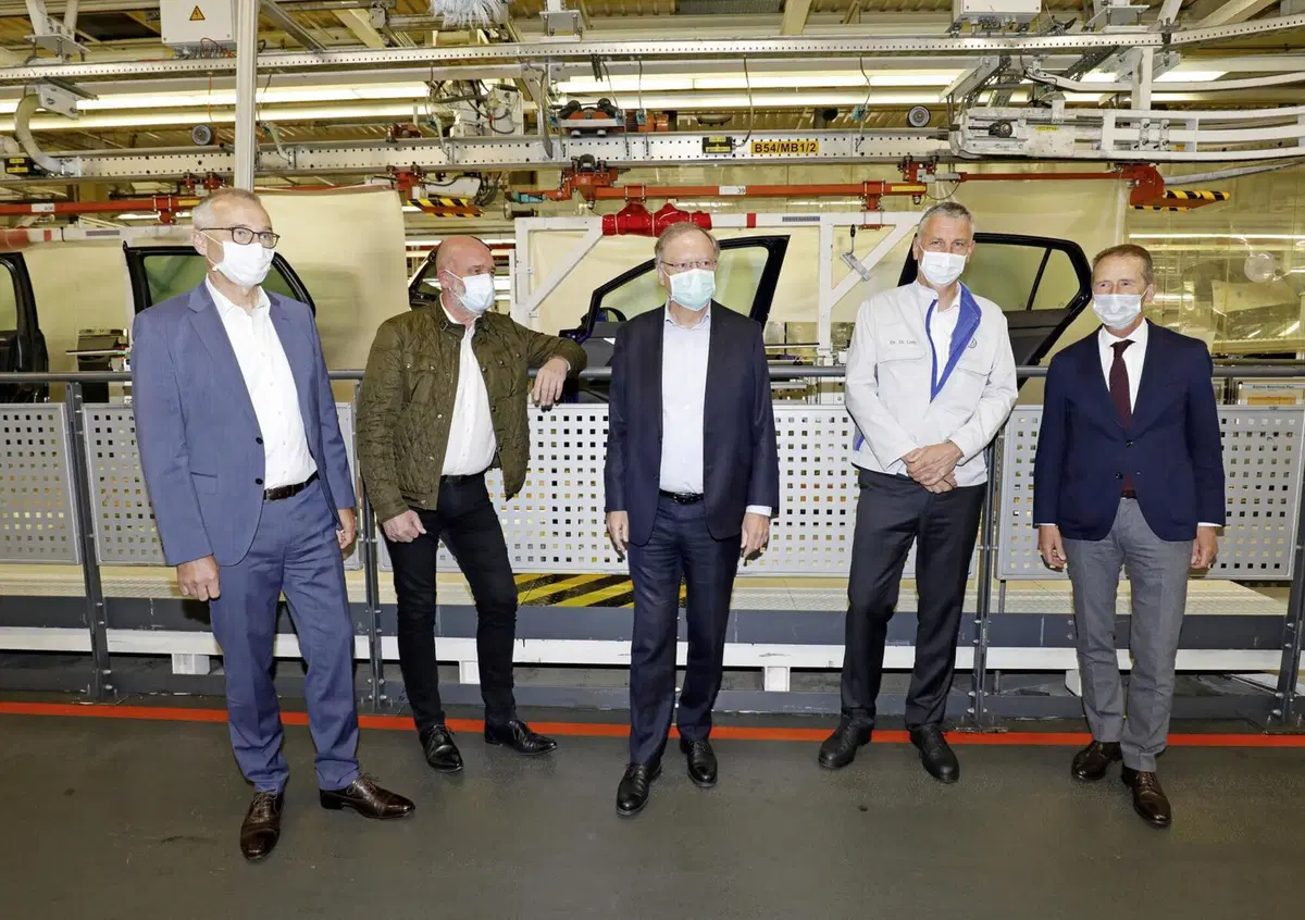 Volkswagen, riparte la produzione della Golf a Wolfsburg
