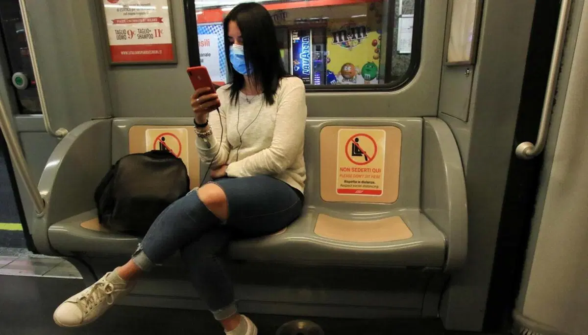 Milano, arriva la segnaletica per la Fase 2 sulla metropolitana (2)