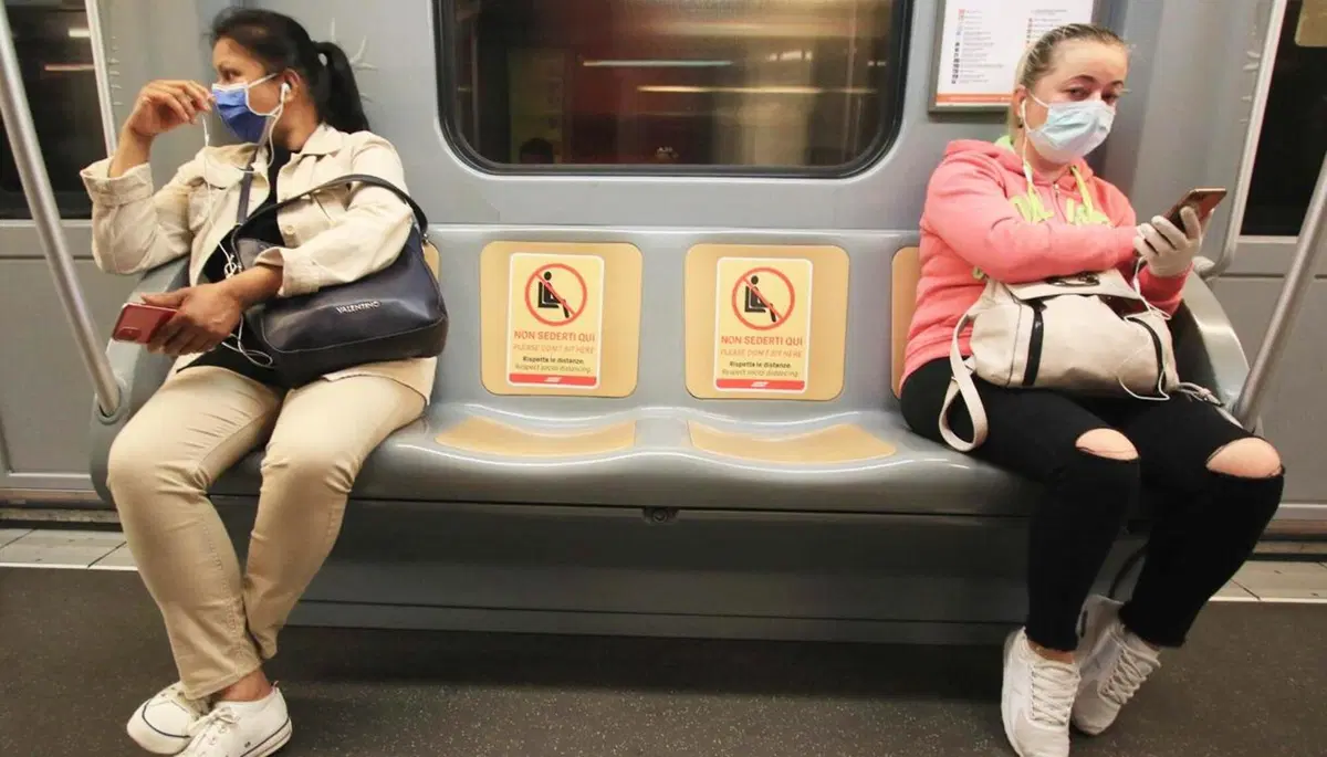 Milano, arriva la segnaletica per la Fase 2 sulla metropolitana (3)