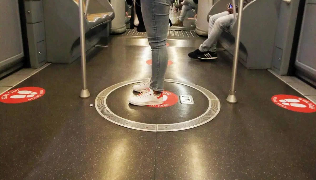 Milano, arriva la segnaletica per la Fase 2 sulla metropolitana (5)