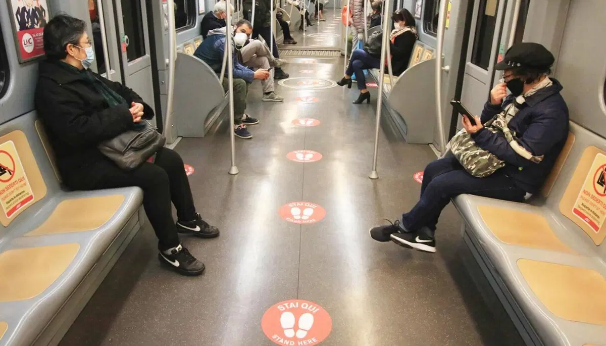 Milano, arriva la segnaletica per la Fase 2 sulla metropolitana (4)