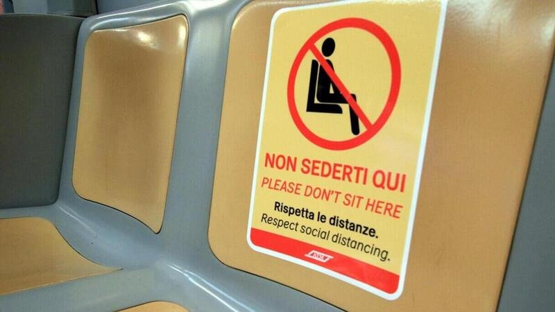 Milano, arriva la segnaletica per la Fase 2 sulla metropolitana