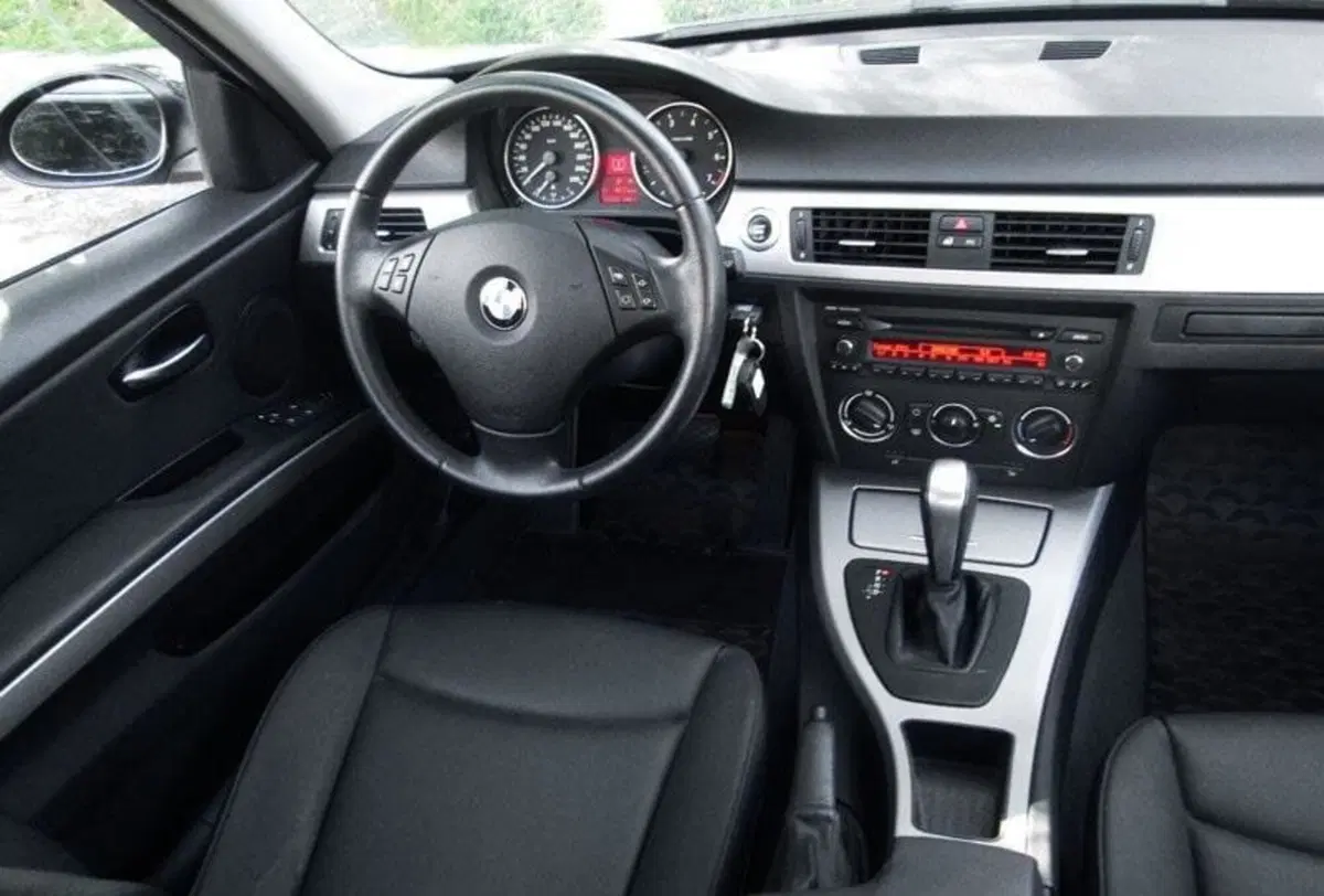 Evoluzione interni auto BMW nei decenni: le stimmate della berlina tedesca che durano nel tempo [Foto Gallery] (2)