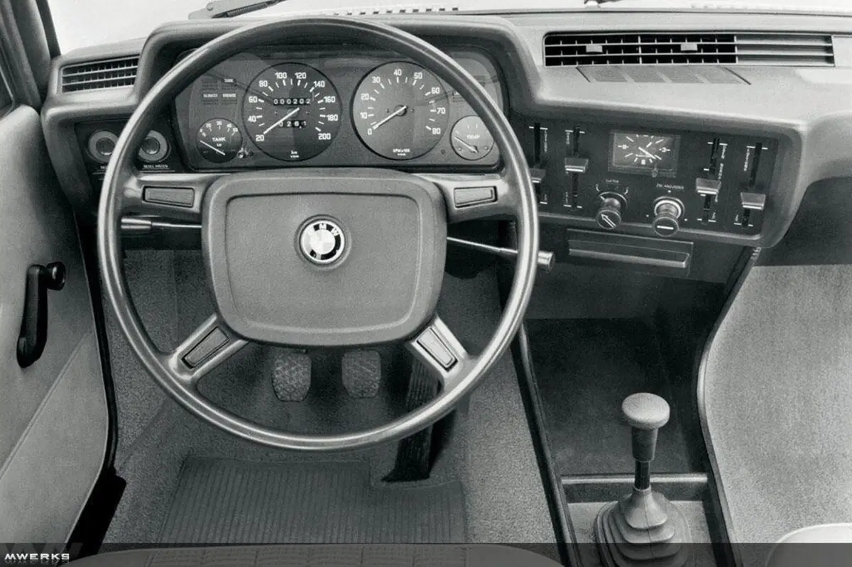 Evoluzione interni auto BMW nei decenni: le stimmate della berlina tedesca che durano nel tempo [Foto Gallery] (7)