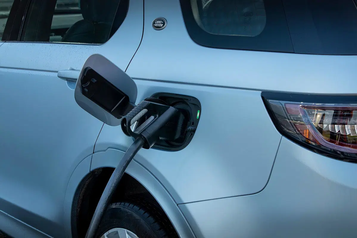 Land Rover, arriva l'ibrido plug-in per Evoque e Discovery Sport (4)