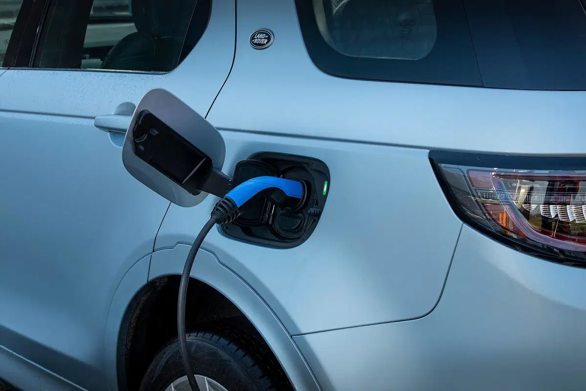 Land Rover, arriva l'ibrido plug-in per Evoque e Discovery Sport (5)