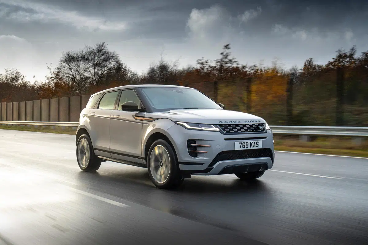 Land Rover, arriva l'ibrido plug-in per Evoque e Discovery Sport (6)