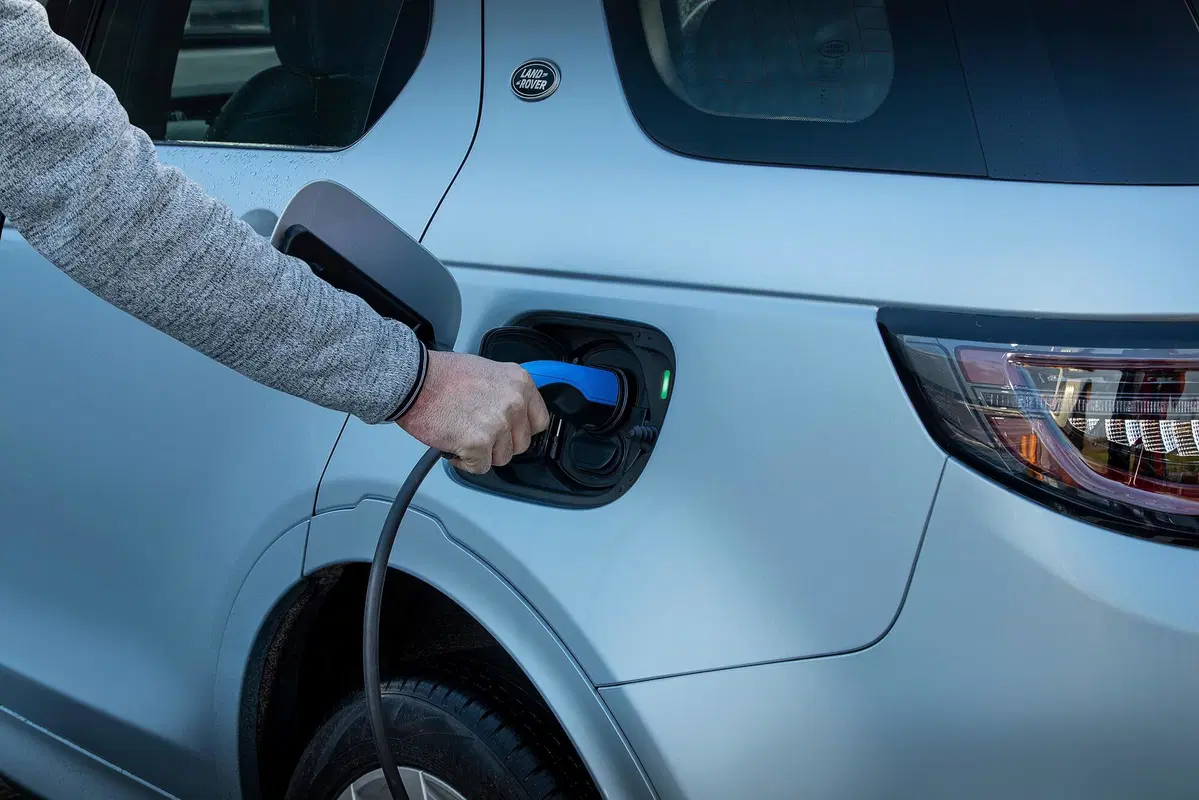 Land Rover, arriva l'ibrido plug-in per Evoque e Discovery Sport (7)