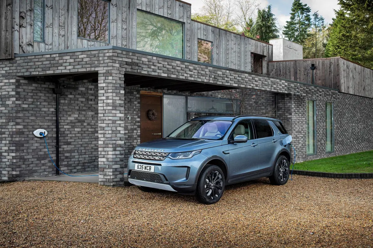 Land Rover, arriva l'ibrido plug-in per Evoque e Discovery Sport (9)