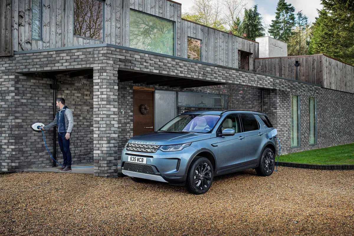 Land Rover, arriva l'ibrido plug-in per Evoque e Discovery Sport (10)