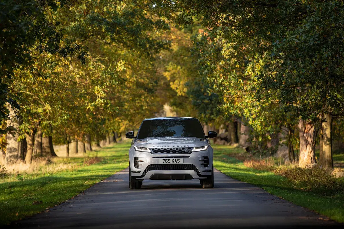 Land Rover, arriva l'ibrido plug-in per Evoque e Discovery Sport (17)