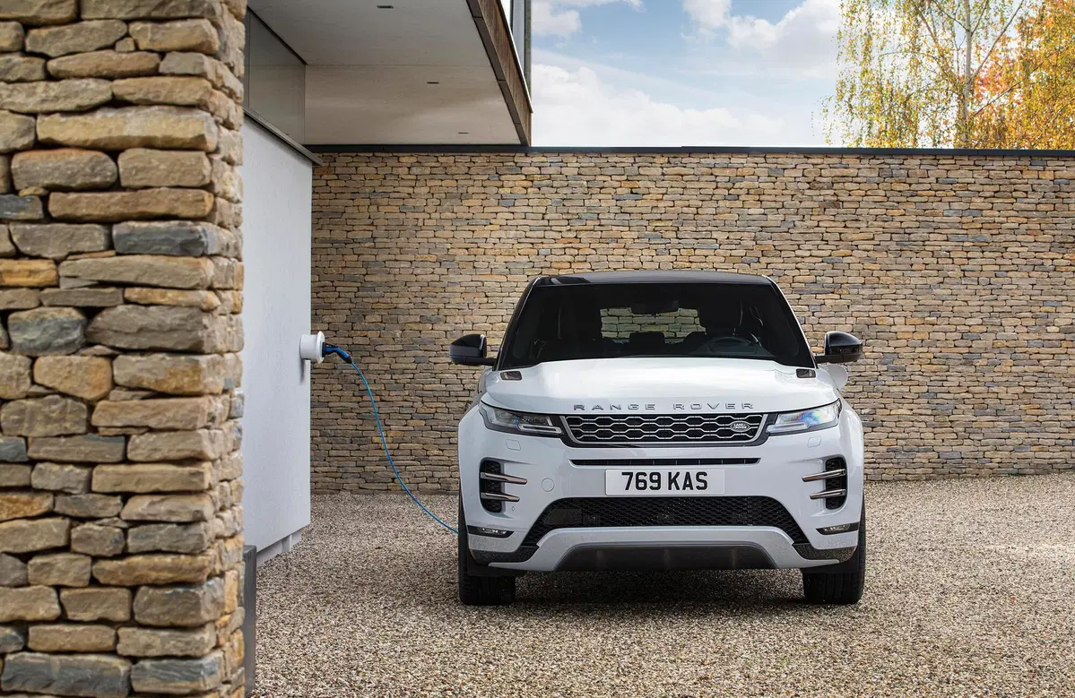 Land Rover, arriva l'ibrido plug-in per Evoque e Discovery Sport (18)