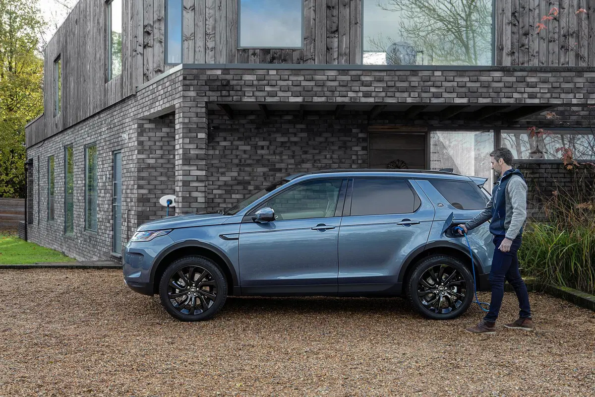 Land Rover, arriva l'ibrido plug-in per Evoque e Discovery Sport (19)