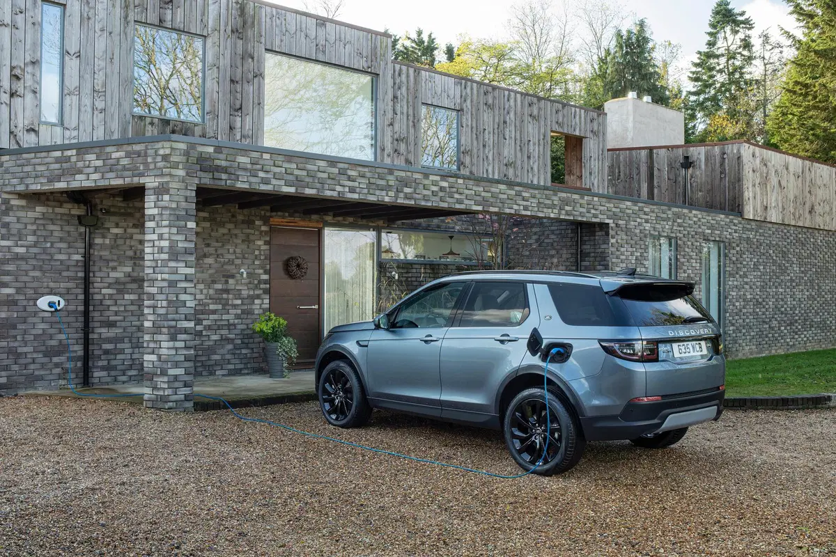Land Rover, arriva l'ibrido plug-in per Evoque e Discovery Sport (20)
