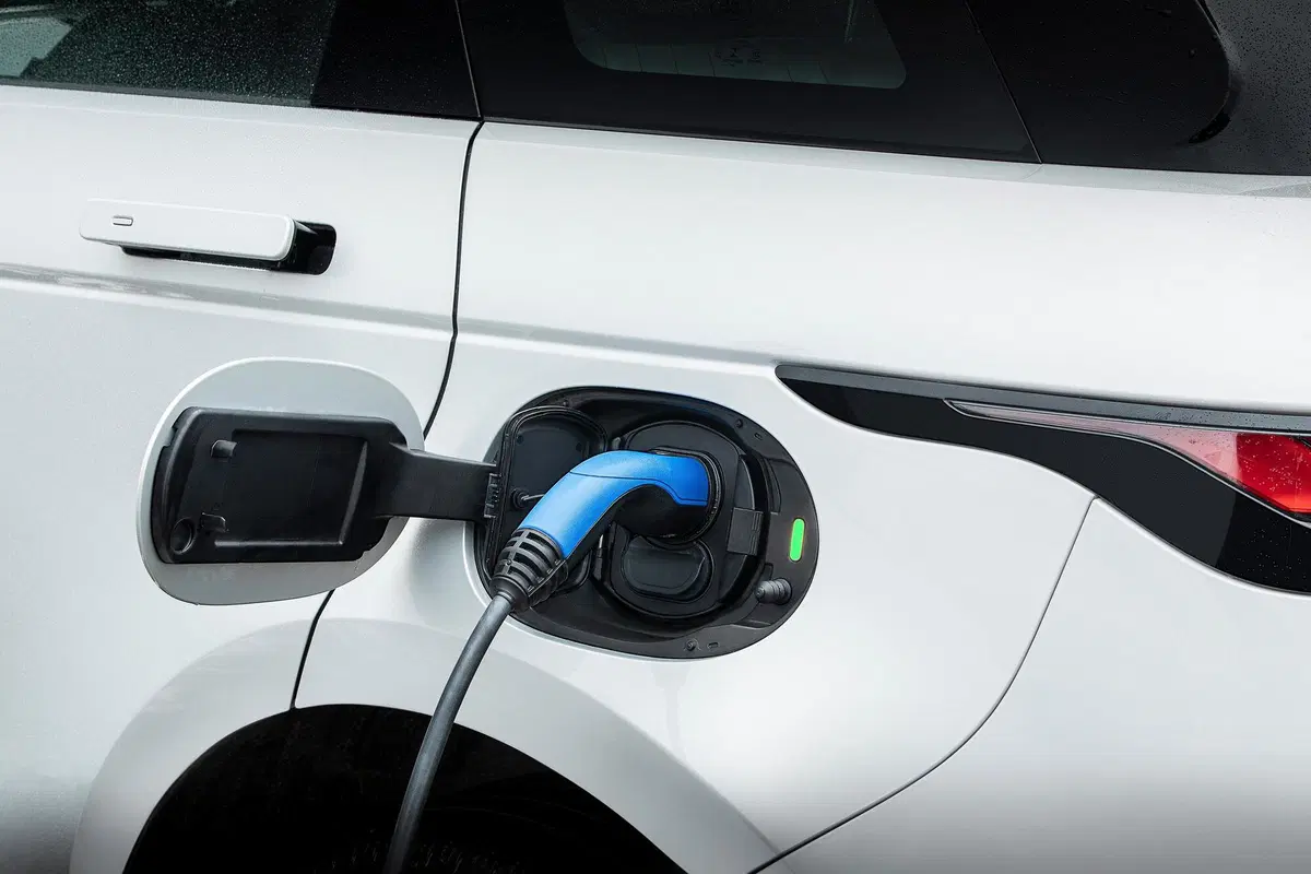 Land Rover, arriva l'ibrido plug-in per Evoque e Discovery Sport (22)
