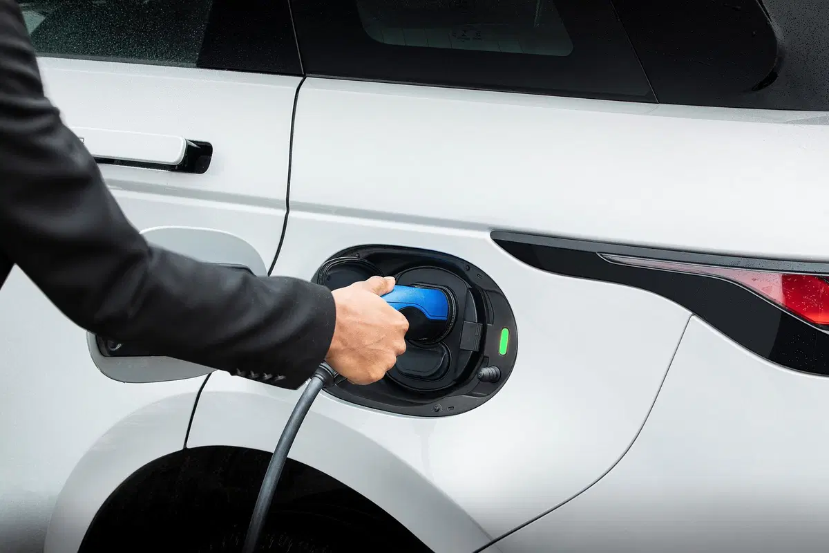 Land Rover, arriva l'ibrido plug-in per Evoque e Discovery Sport (23)