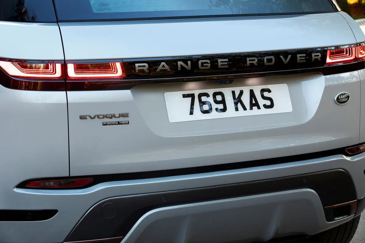 Land Rover, arriva l'ibrido plug-in per Evoque e Discovery Sport (24)