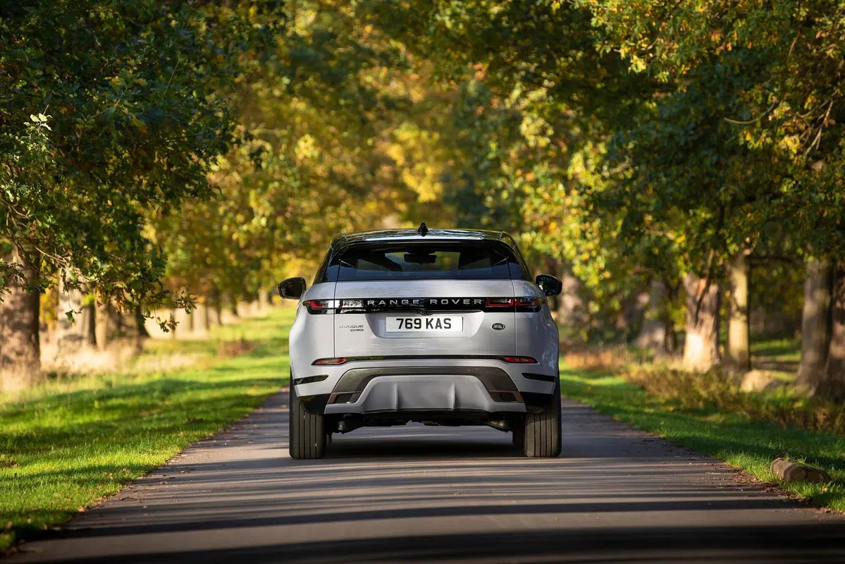Land Rover, arriva l'ibrido plug-in per Evoque e Discovery Sport (25)