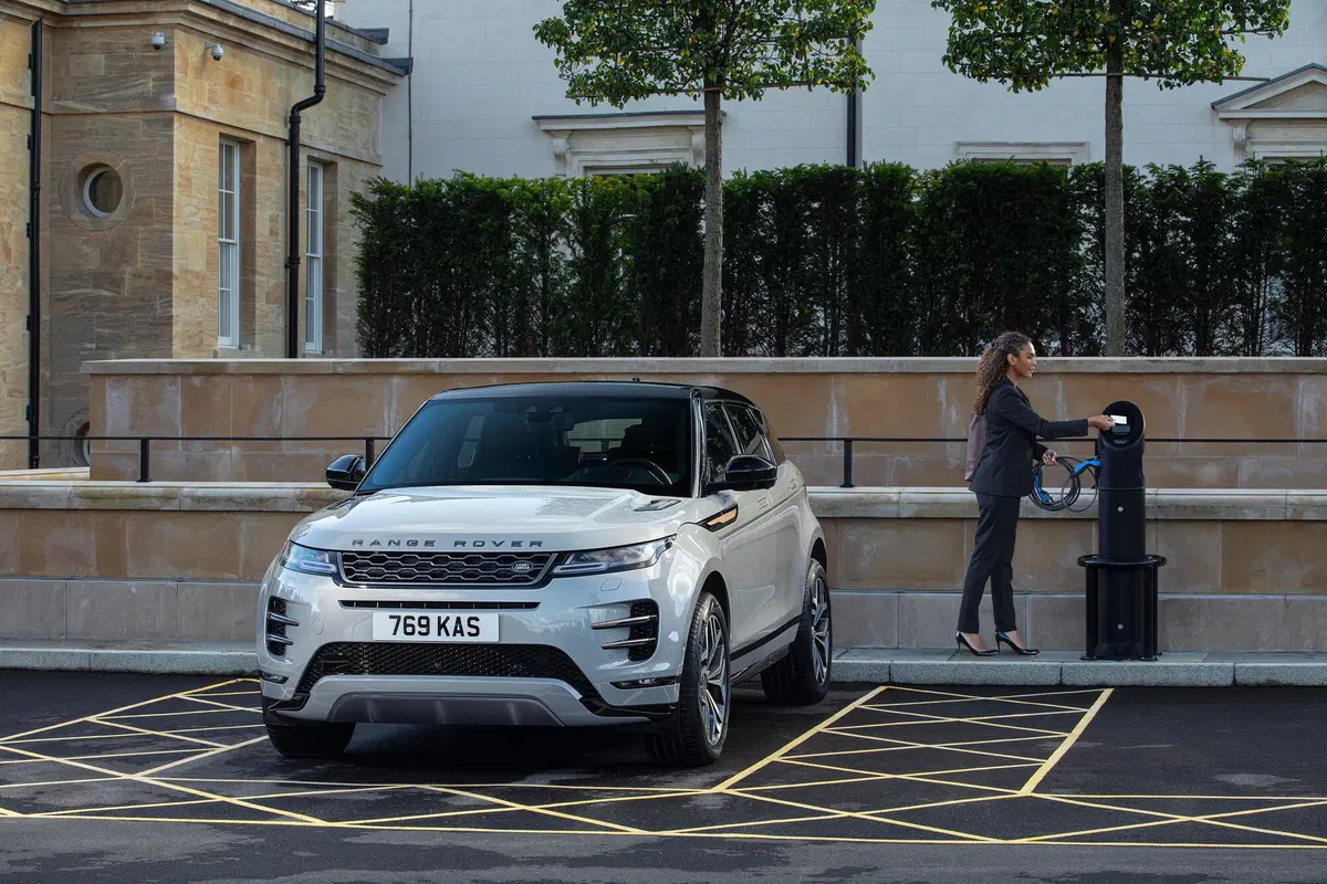 Land Rover, arriva l'ibrido plug-in per Evoque e Discovery Sport (26)