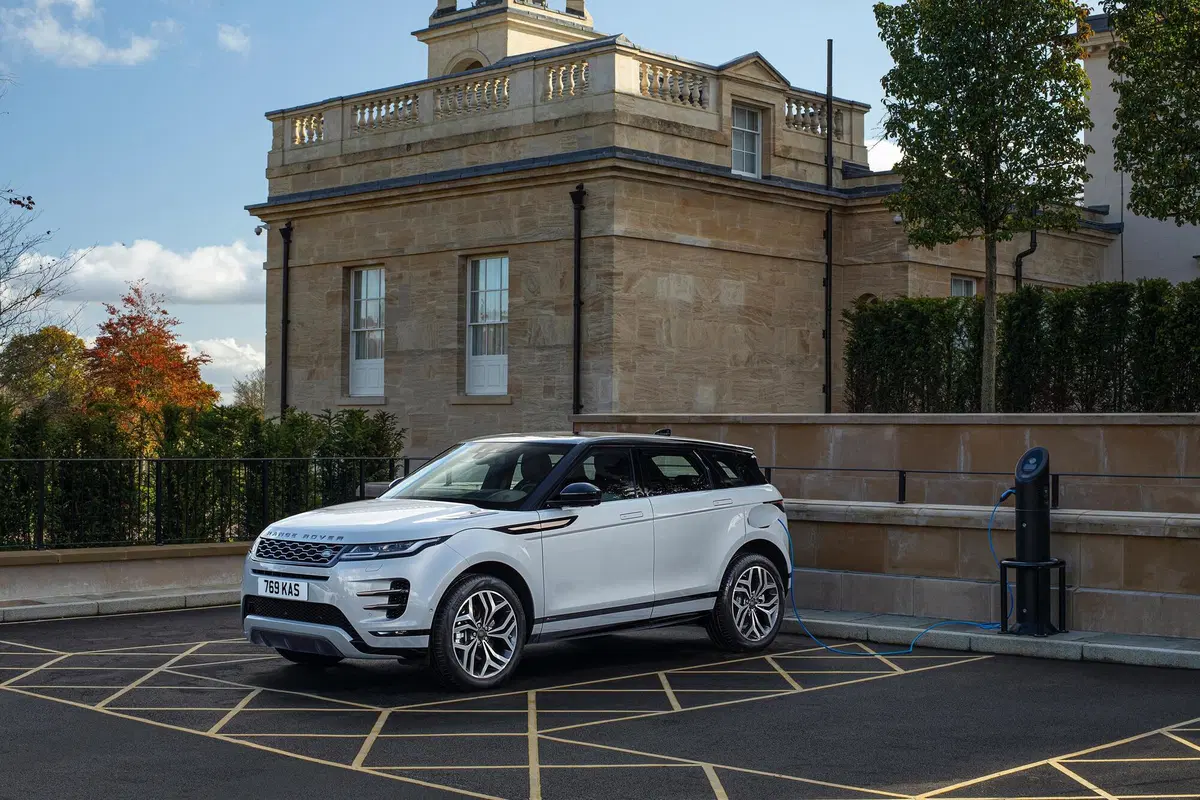 Land Rover, arriva l'ibrido plug-in per Evoque e Discovery Sport (28)