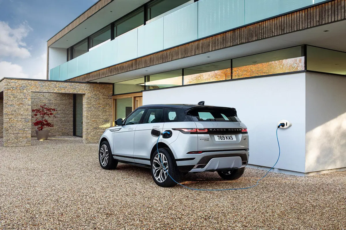 Land Rover, arriva l'ibrido plug-in per Evoque e Discovery Sport (29)