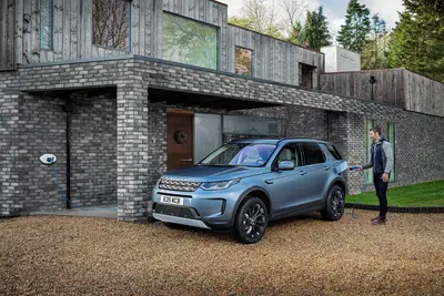 Land Rover, arriva l'ibrido plug-in per Evoque e Discovery Sport
