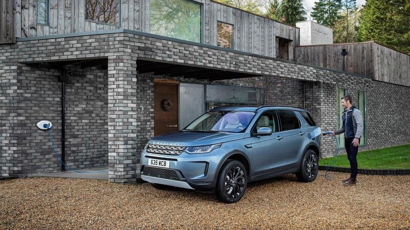 Land Rover, arriva l'ibrido plug-in per Evoque e Discovery Sport