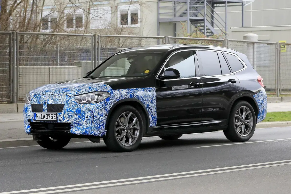 BMW iX3: ecco il SUV elettrico in strada [Foto spia] (11)