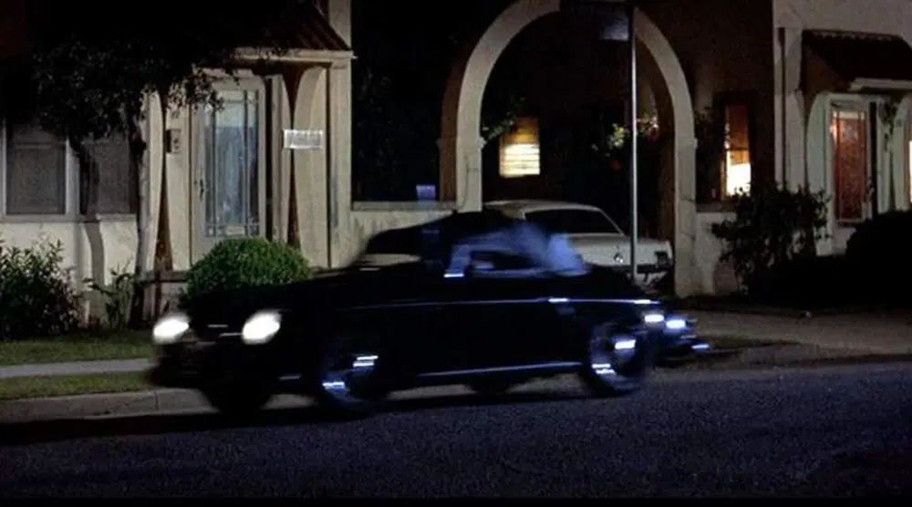 Breve passaggio, per un'auto al tempo nemmeno cos&igrave; ricca, anzi, ma che oggi vale una fortuna: la 356 Speedster Porsche