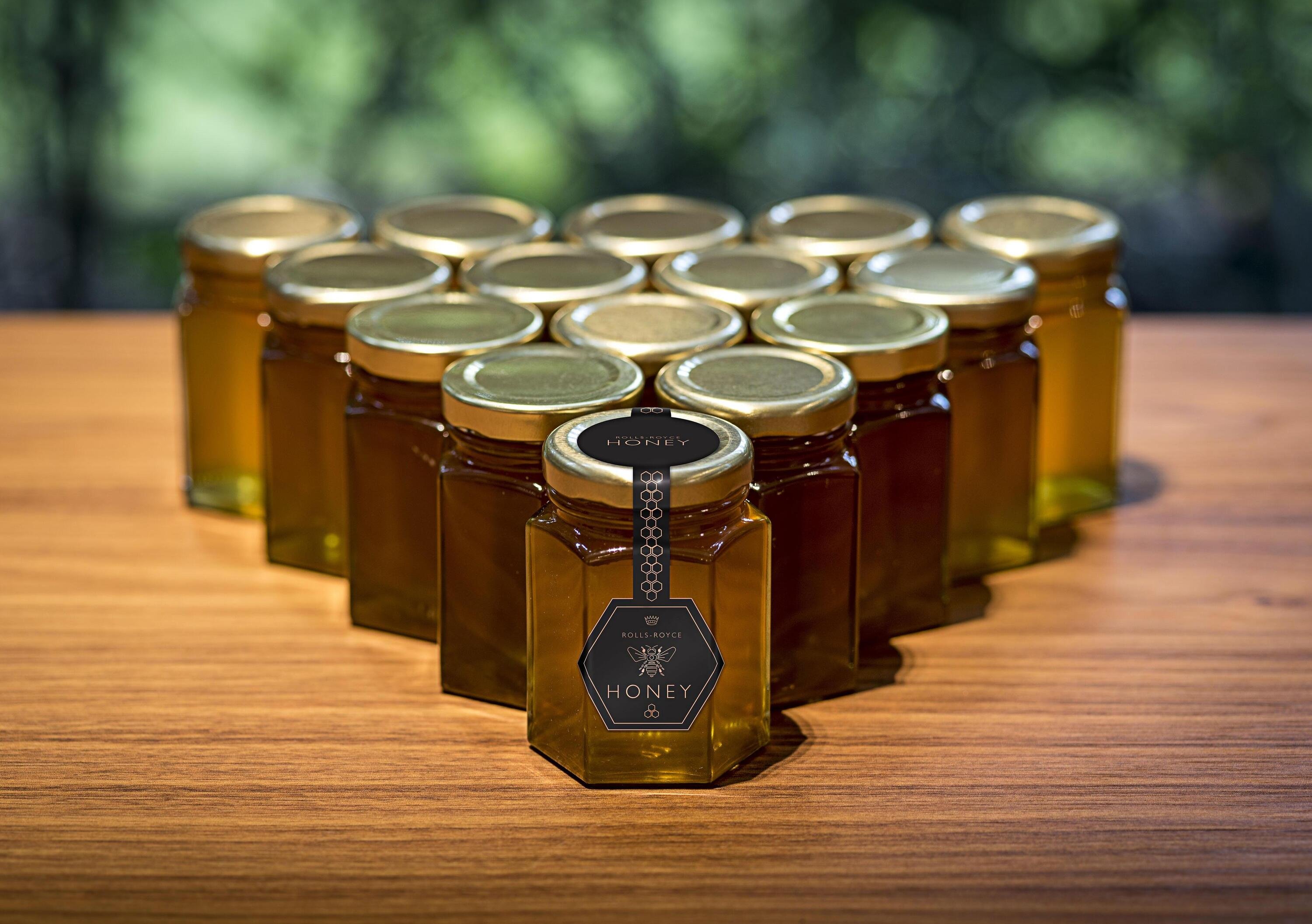In Rolls-Royce ora lavorano solo le api: continua la produzione del miele