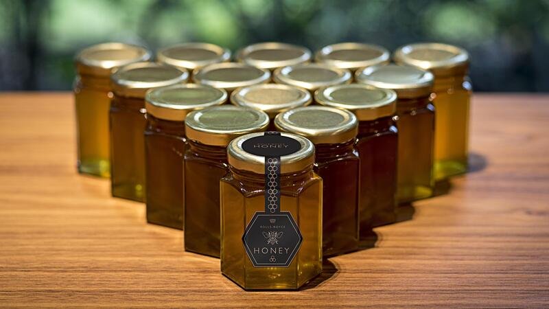 In Rolls-Royce ora lavorano solo le api: continua la produzione del miele
